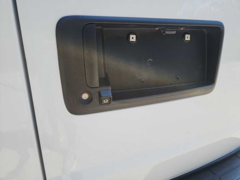 Used 2018 Chevrolet Express 2500 w/ Driver Convenience Package image 8