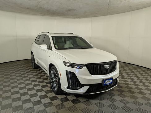 Used 2023 Cadillac XT6 Sport w/ Technology Package AWD/4WD image 5