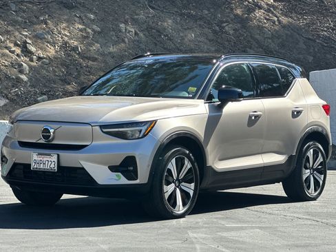 Certified 2023 Volvo XC40 Recharge Plus AWD/4WD image 9
