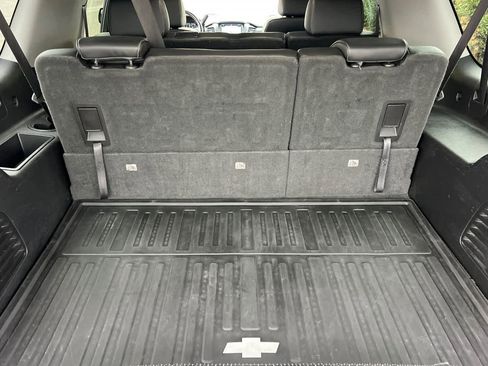 Used 2018 Chevrolet Suburban LT image 16
