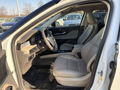 Certified 2022 Lincoln Corsair Standard w/ Premium Package image 11