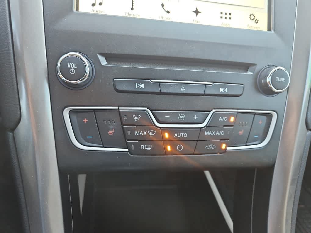 Used 2017 Ford Fusion SE w/ Fusion SE Technology Package FWD image 15