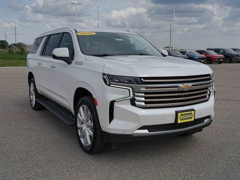 Used 2021 Chevrolet Suburban High Country AWD/4WD image 3