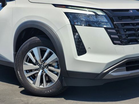 New 2026 Nissan Pathfinder SL AWD/4WD image 3