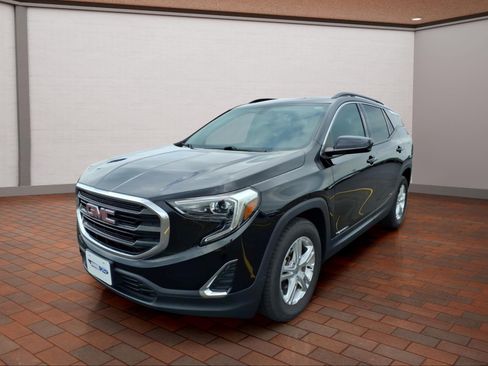 Used 2019 GMC Terrain SLE w/ Driver Convenience Package FWD image 4