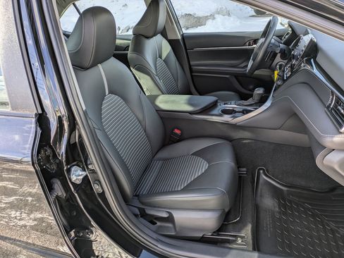 Used 2023 Toyota Camry SE image 19