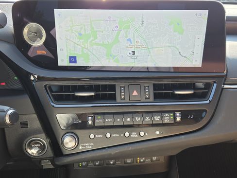 Used 2025 Lexus ES 300h Ultra Luxury w/ Accessory Package (Z2) FWD image 19