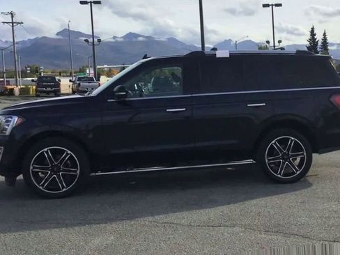 Used 2021 Ford Expedition Limited image 5