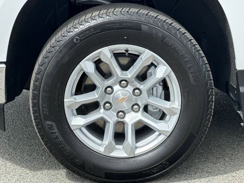 Used 2025 Chevrolet Silverado 1500 LT AWD/4WD image 25
