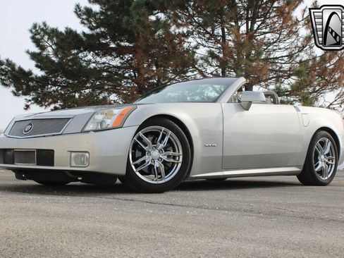 Used 2005 Cadillac XLR image 3