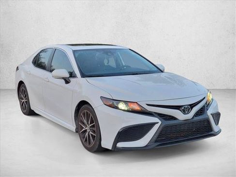 Certified 2022 Toyota Camry SE w/ Convenience Package FWD image 3