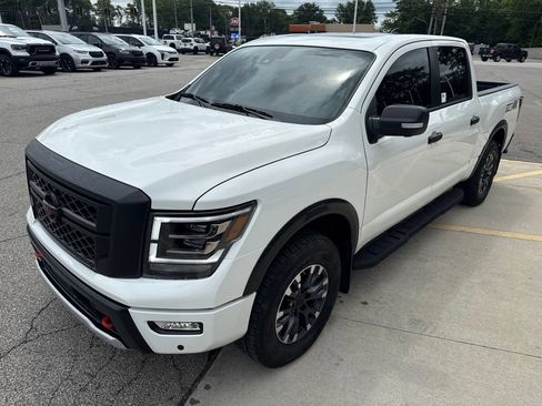 Used 2024 Nissan Titan PRO-4X w/ Pro-4x Convenience Package AWD/4WD image 10