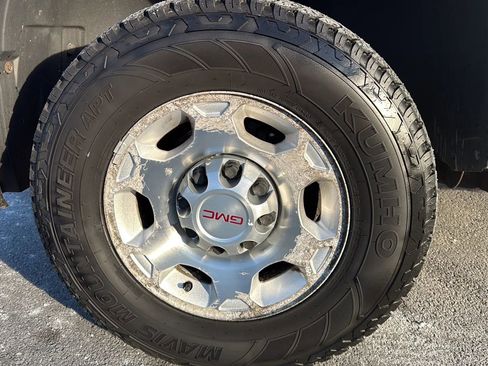 Used 2010 GMC Sierra 2500 SLT w/ SLT Convenience Package image 11