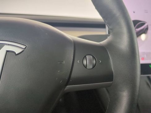 Used 2023 Tesla Model Y Long Range AWD/4WD image 32