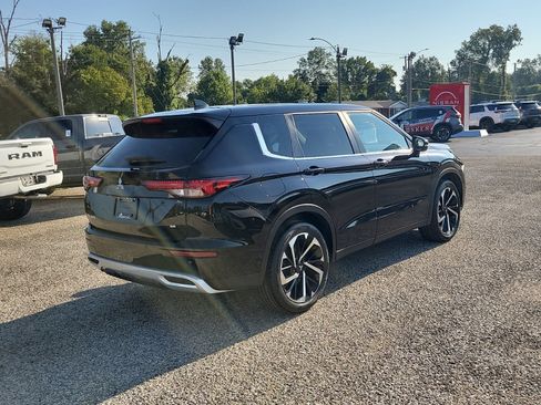 Used 2024 Mitsubishi Outlander SE FWD image 3