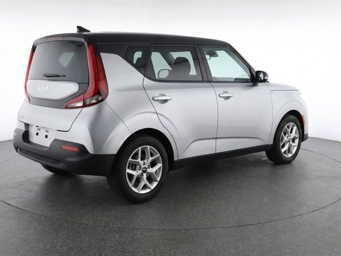 Used 2025 Kia Soul LX w/ LX Technology Package FWD image 9