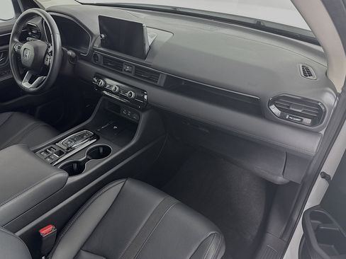 Certified 2023 Honda Pilot Touring image 32