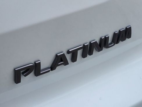 New 2026 Nissan Pathfinder Platinum FWD image 8