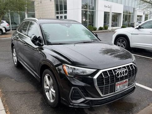 Used 2022 Audi Q3 2.0T Premium w/ Convenience Package AWD/4WD image 2