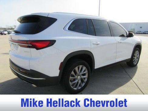 Used 2025 Buick Enclave Preferred image 4