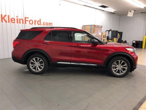 Used 2022 Ford Explorer XLT w/ Equipment Group 202A image 12
