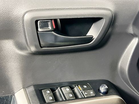 Used 2022 Toyota Tacoma SR5 w/ Technology Package image 16