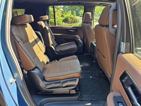New 2026 Chevrolet Suburban High Country AWD/4WD image 12