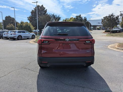 Used 2024 Toyota Grand Highlander XLE image 6