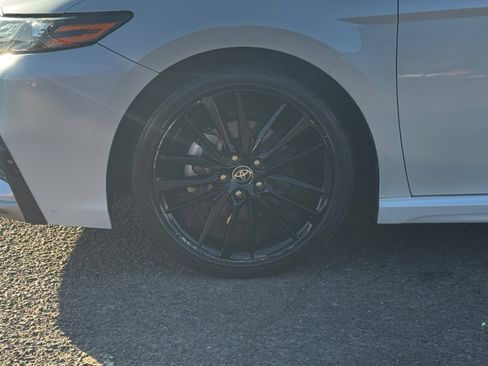 Used 2022 Toyota Camry XSE image 11