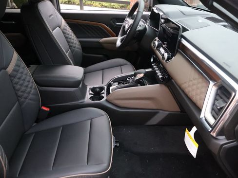 New 2026 GMC Canyon Denali w/ LPO, Black Badging Package AWD/4WD image 7