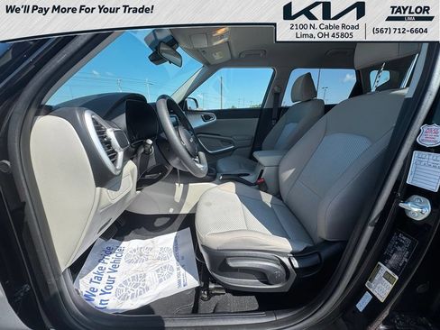 Used 2025 Kia Soul LX w/ LX Technology Package FWD image 7