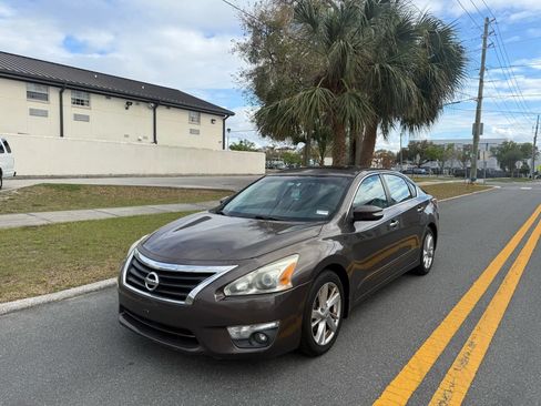 Used 2015 Nissan Altima 2.5 SV w/ Convenience Package FWD image 1