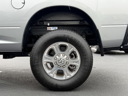 Used 2024 RAM 2500 Big Horn w/ Sport Appearance Package image 10