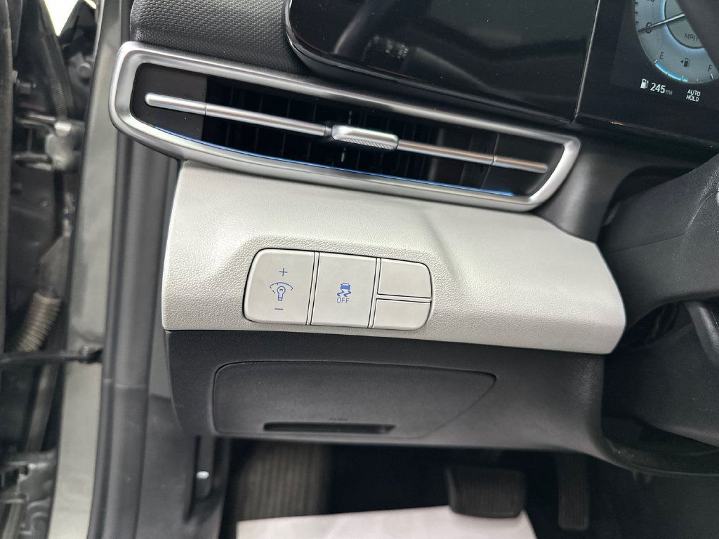 Used 2025 Hyundai Elantra Limited FWD image 32