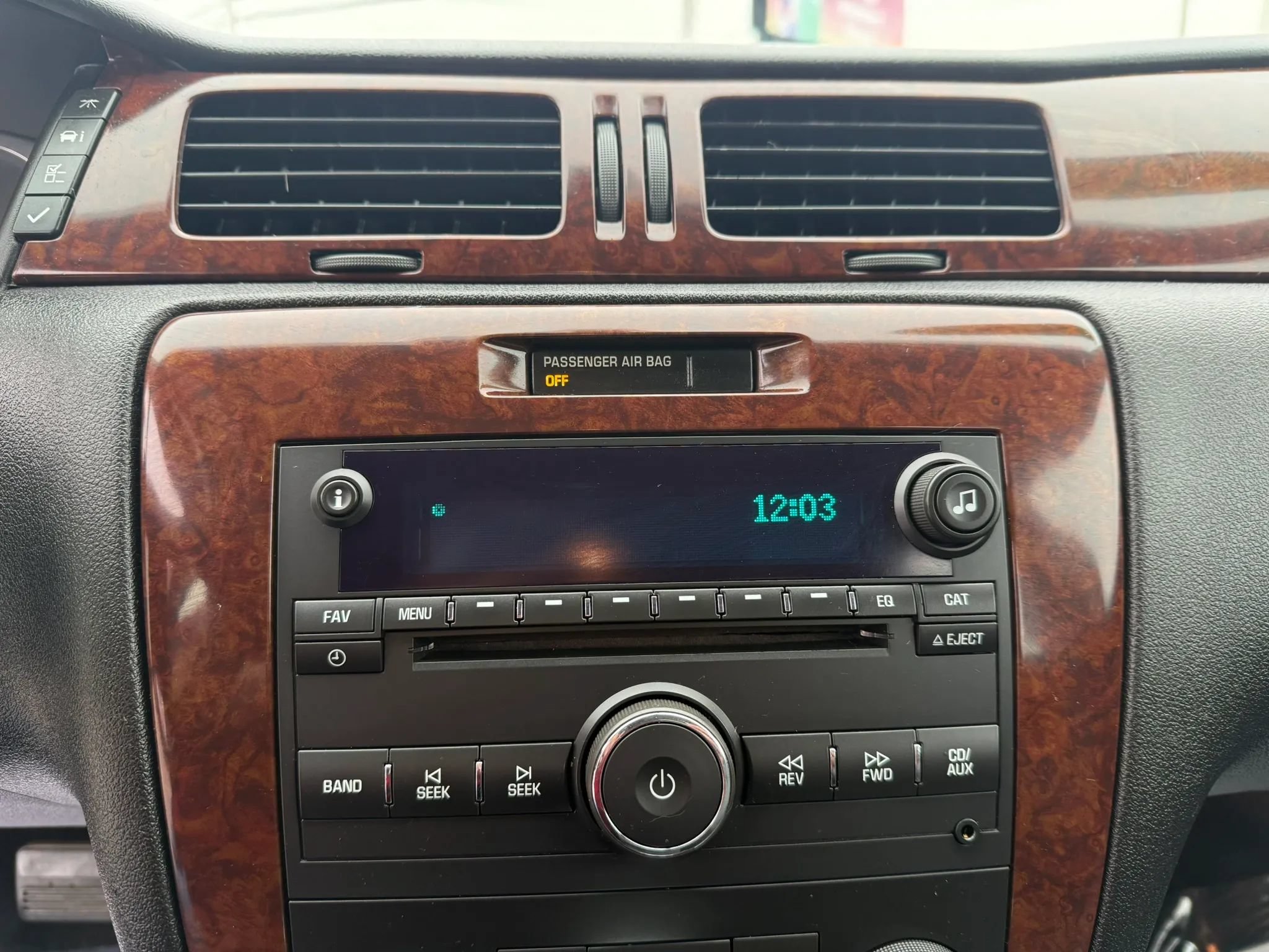 Used 2011 Chevrolet Impala LTZ FWD image 16