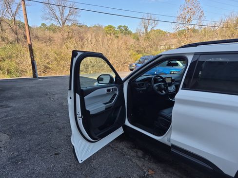 Certified 2023 Ford Explorer XLT w/ Equipment Group 202A image 9