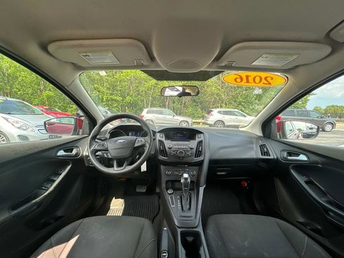 Used 2016 Ford Focus SE w/ SE Power Seat Package image 11