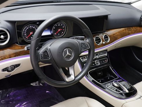 Used 2017 Mercedes-Benz E 300 4MATIC image 6