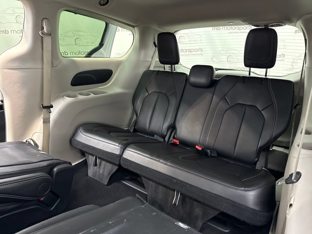 Used 2024 Chrysler Pacifica Touring-L FWD image 33
