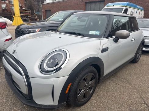 Used 2023 MINI Cooper 2-Door Hardtop image 4