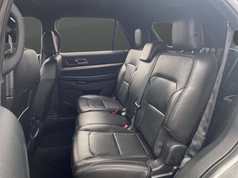 Used 2018 Ford Explorer XLT w/ Equipment Group 202A image 25