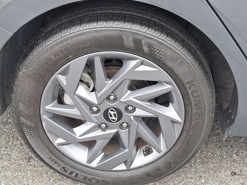 Used 2024 Hyundai Elantra SEL FWD image 9