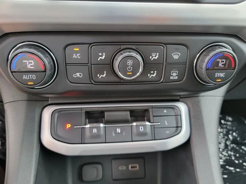 Used 2020 GMC Acadia SLE image 19