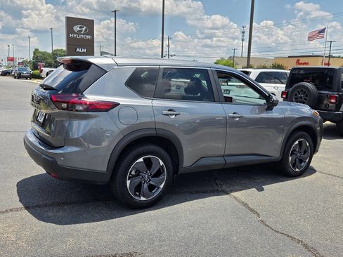 Used 2025 Nissan Rogue SV FWD image 13