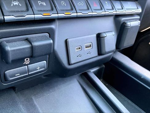 Used 2019 GMC Sierra 1500 AT4 w/ Off Road Performance Package image 35