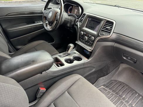 Used 2020 Jeep Grand Cherokee Laredo image 9