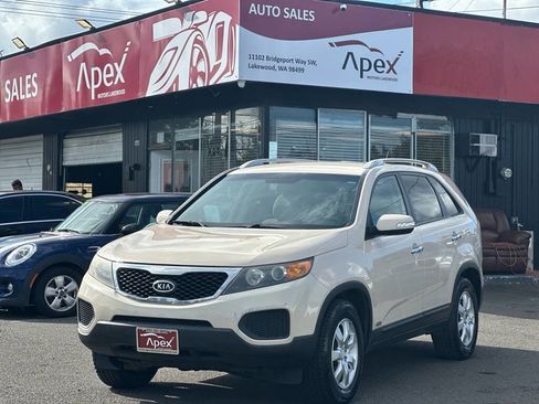 Used 2011 Kia Sorento LX image 2