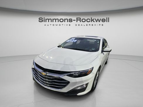 Used 2024 Chevrolet Malibu LT image 3