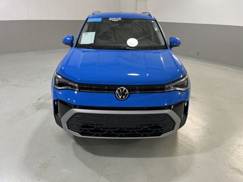 Certified 2025 Volkswagen Taos SE AWD/4WD image 3