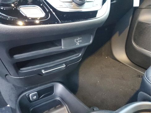 New 2026 Chrysler Pacifica Select FWD image 22